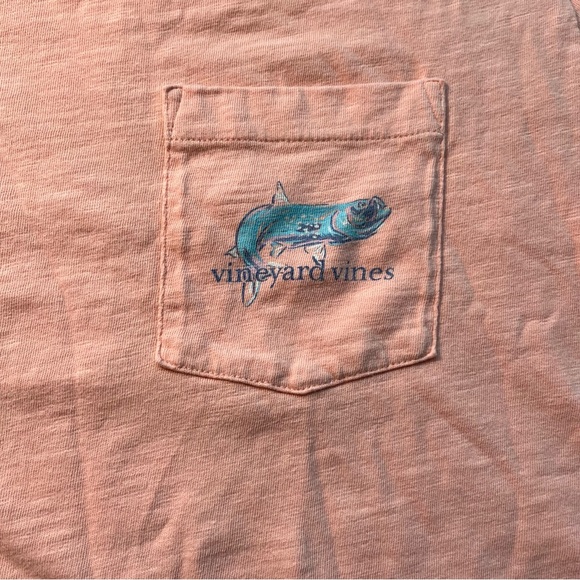 Vineyard Vines T Shirt Salmon Coral Tee Sz L Soft Cotton Fishing Pocket 2-Sided - Picture 3 of 6